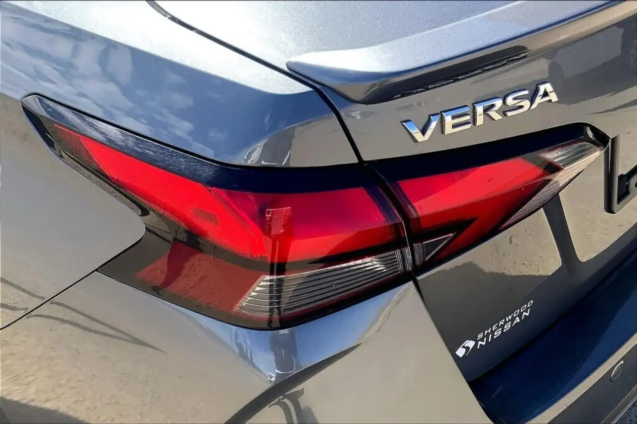 Nissan Versa снимка Nissan Versa