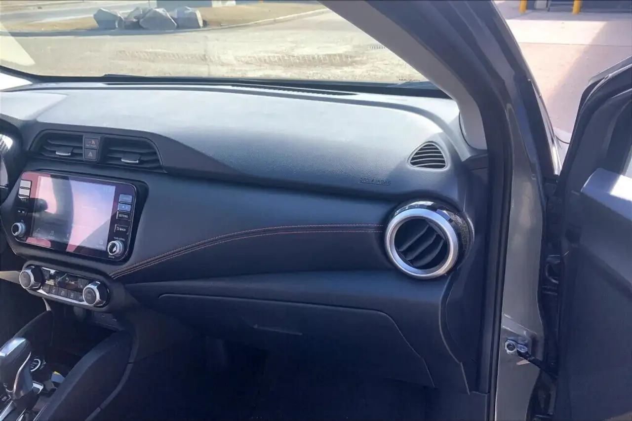 Nissan Versa снимка Nissan Versa