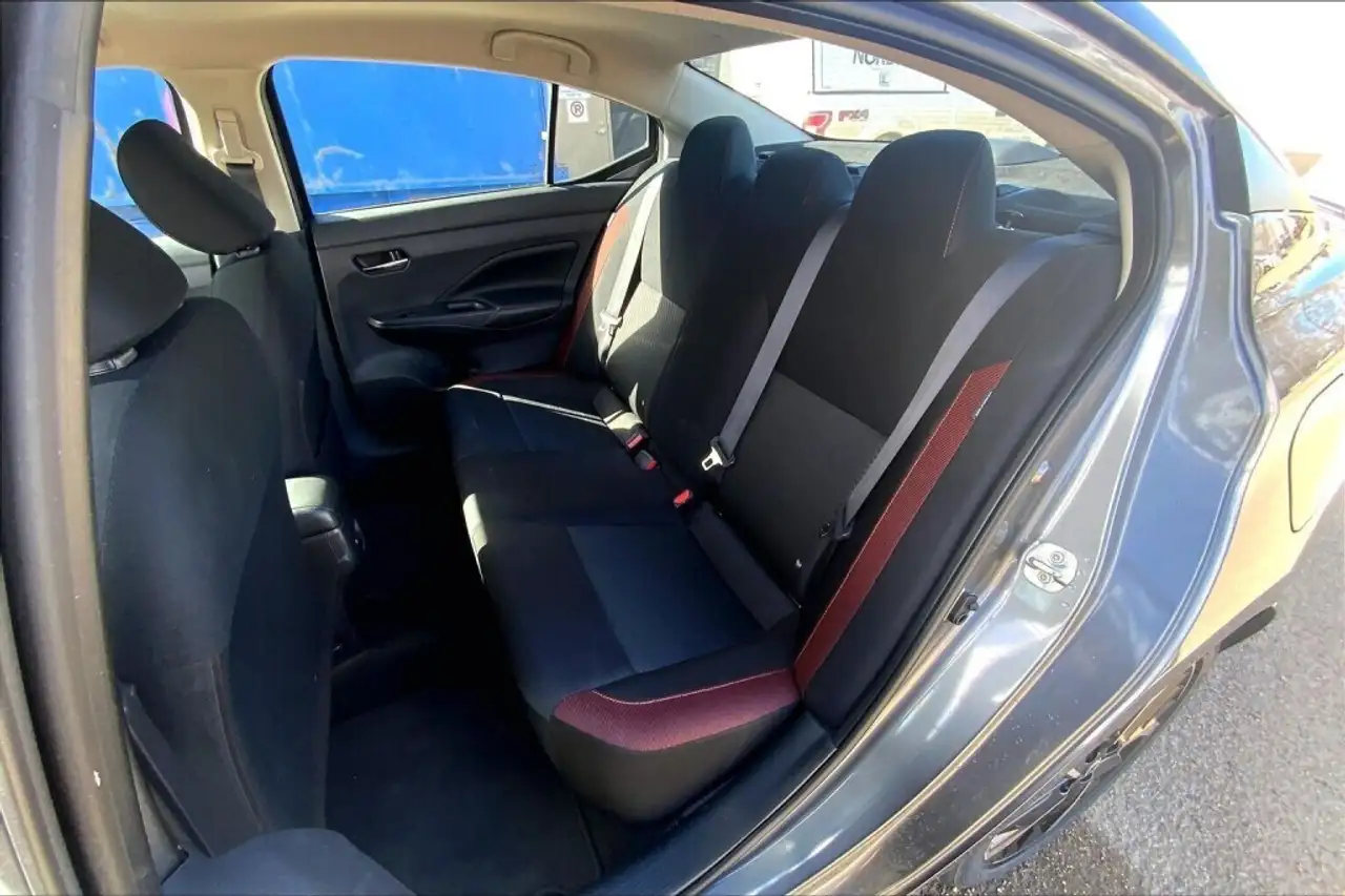 Nissan Versa снимка Nissan Versa