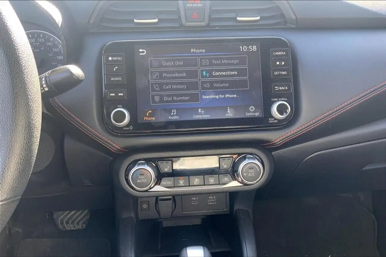 Nissan Versa снимка Nissan Versa
