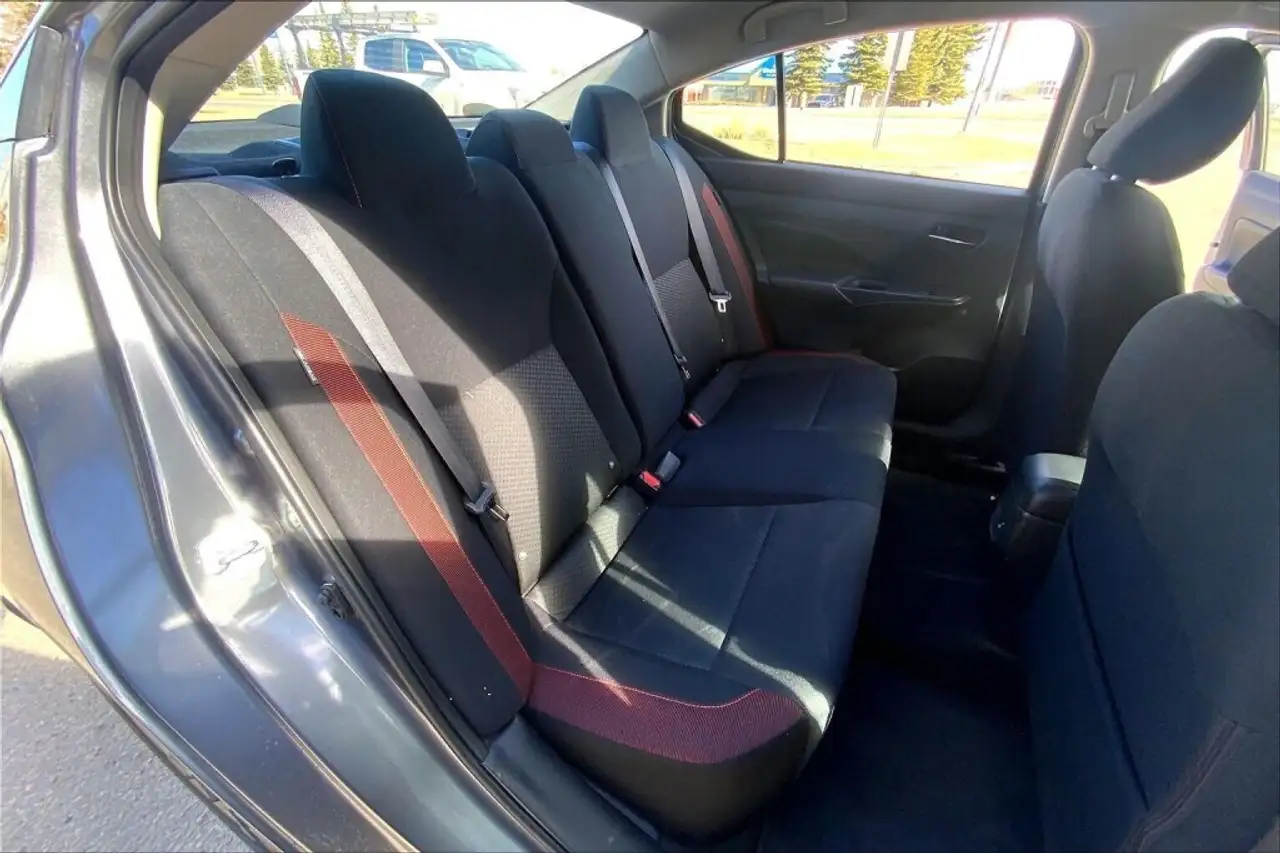 Nissan Versa снимка Nissan Versa