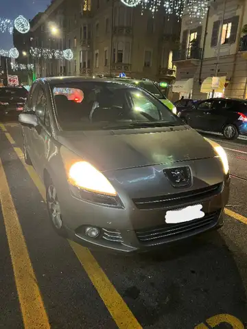 Peugeot 5008 view 4