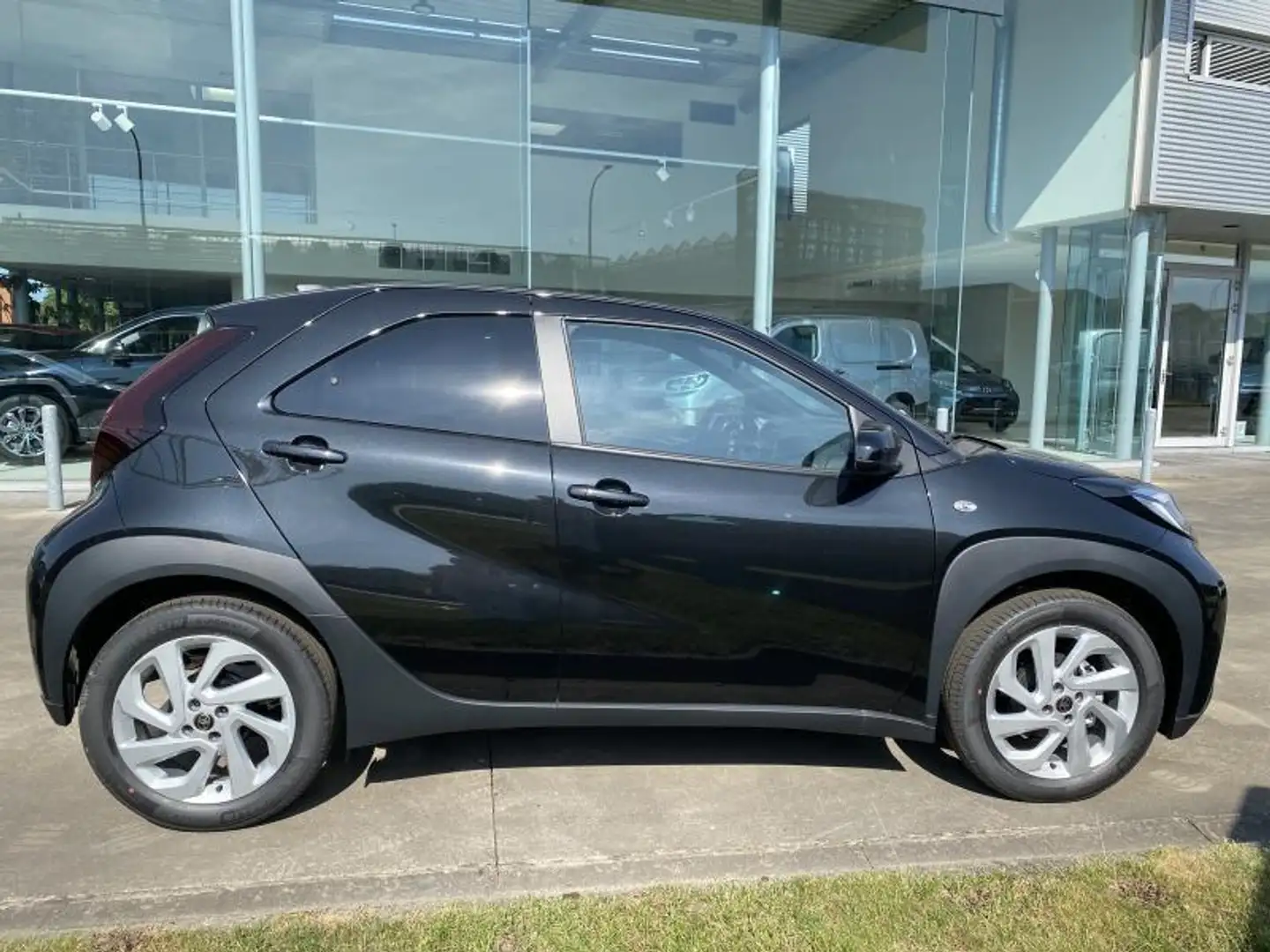 Toyota Aygo X Active Noir - 1
