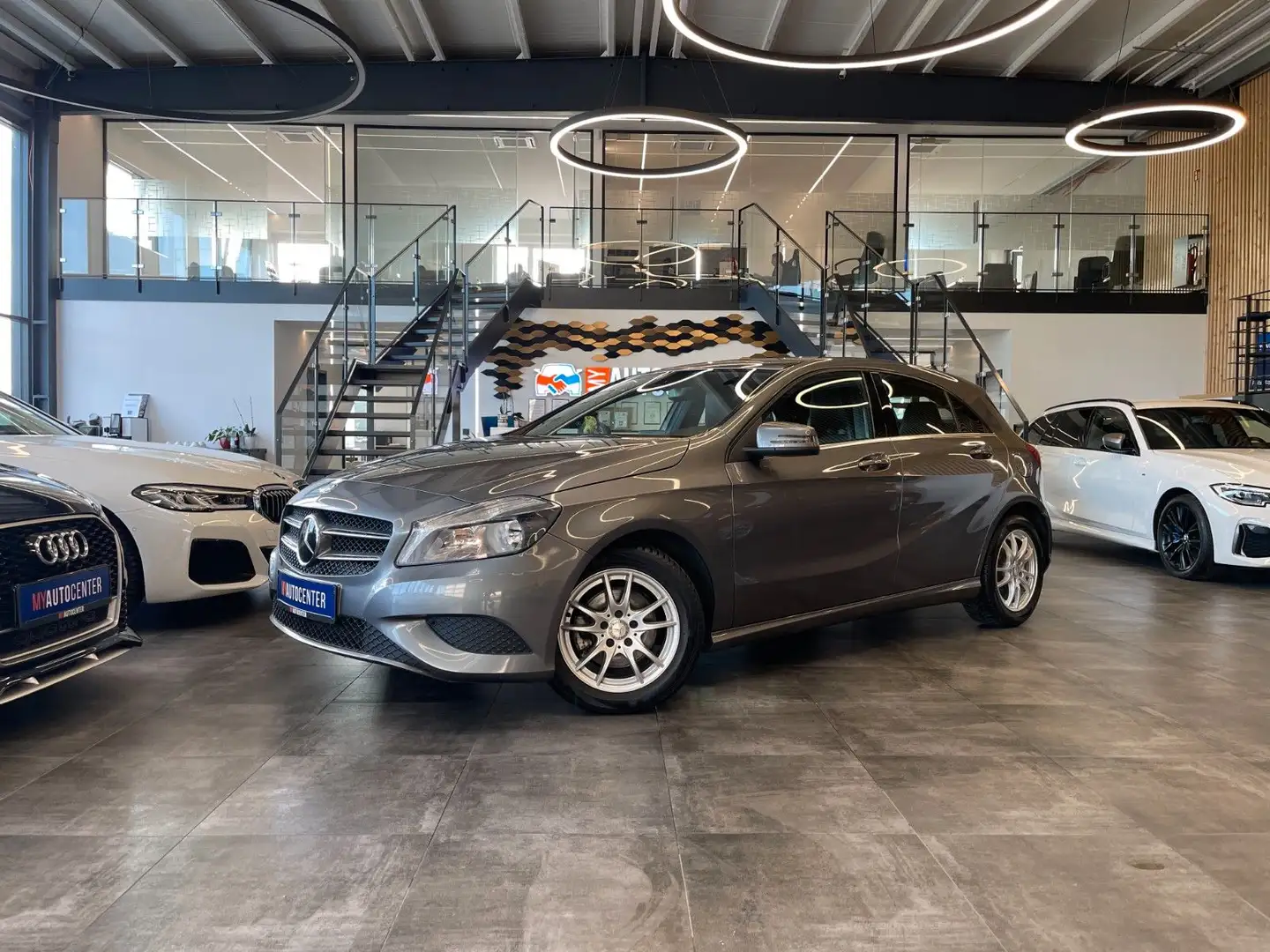 Mercedes-Benz A 180 7G-Aut. Style *2.HAND*SHZ*TEMPOMAT*EU6 Grey - 1