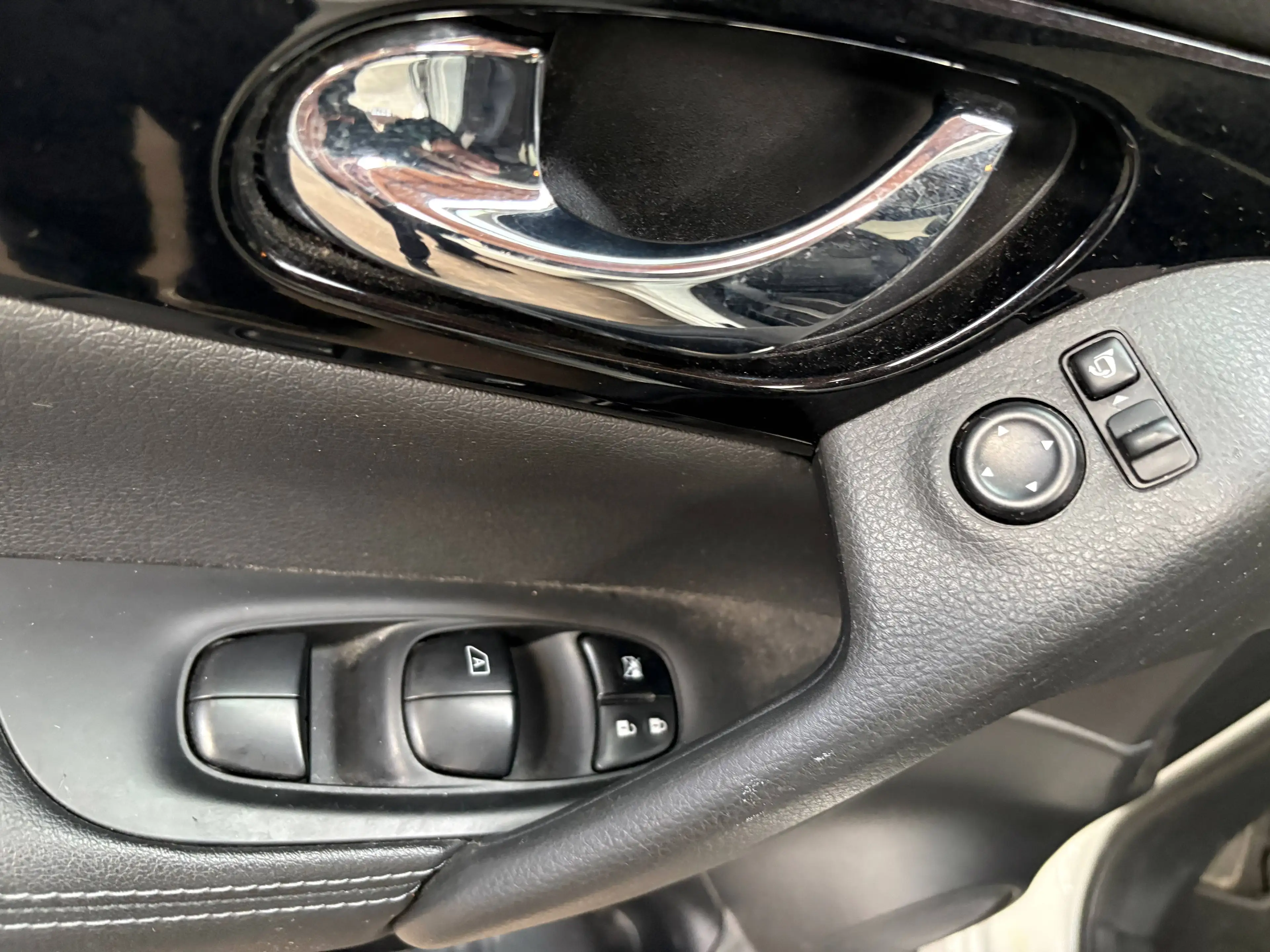 Nissan Qashqai 1.6 dCi 2WD Black Edition Xtronic /@SERVICARS WAREMME / 1ER PROP / TOIT PANO / GARANTIE 12-24-36 MOIS — photo 10