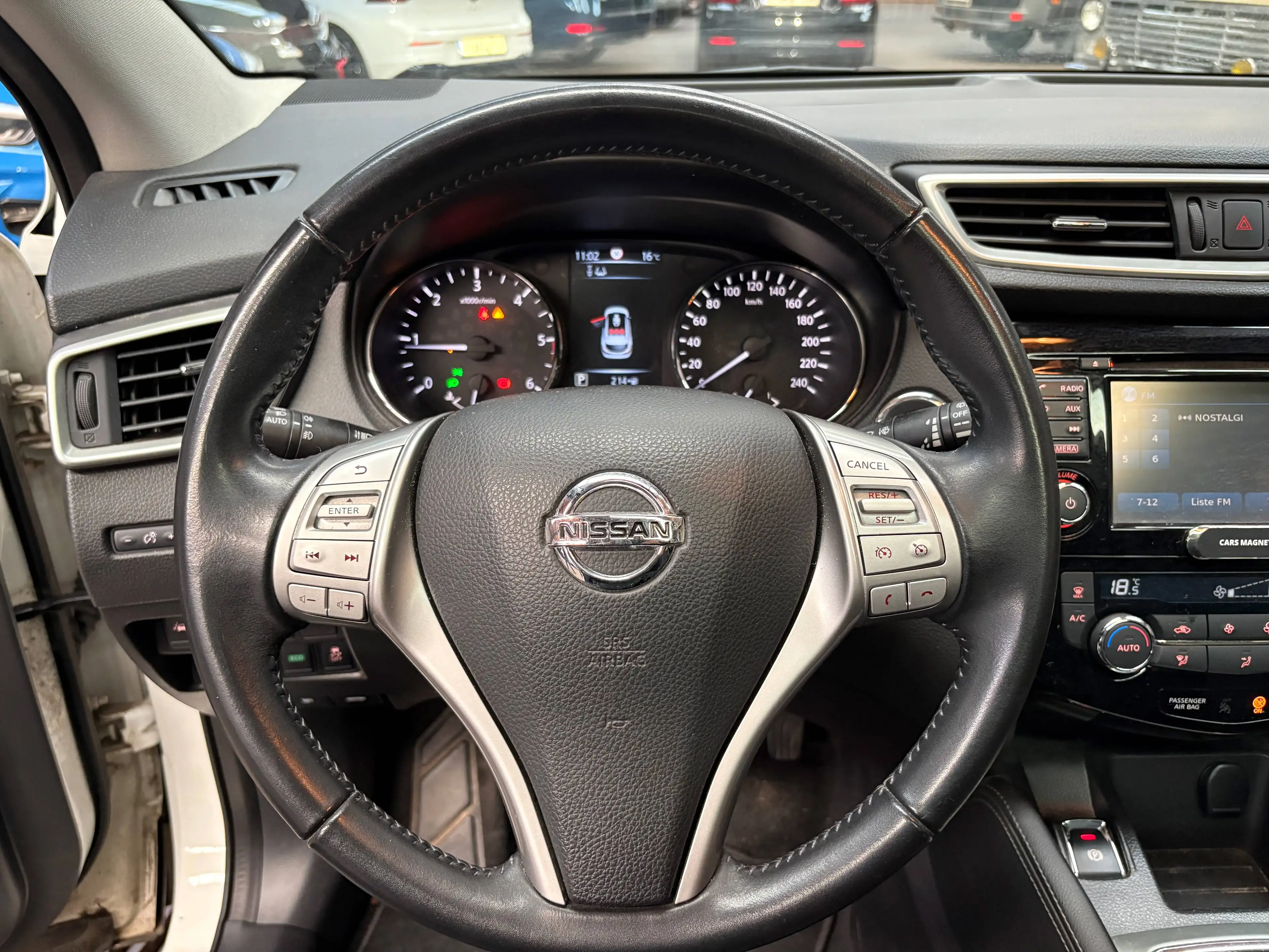 Nissan Qashqai 1.6 dCi 2WD Black Edition Xtronic /@SERVICARS WAREMME / 1ER PROP / TOIT PANO / GARANTIE 12-24-36 MOIS — photo 15