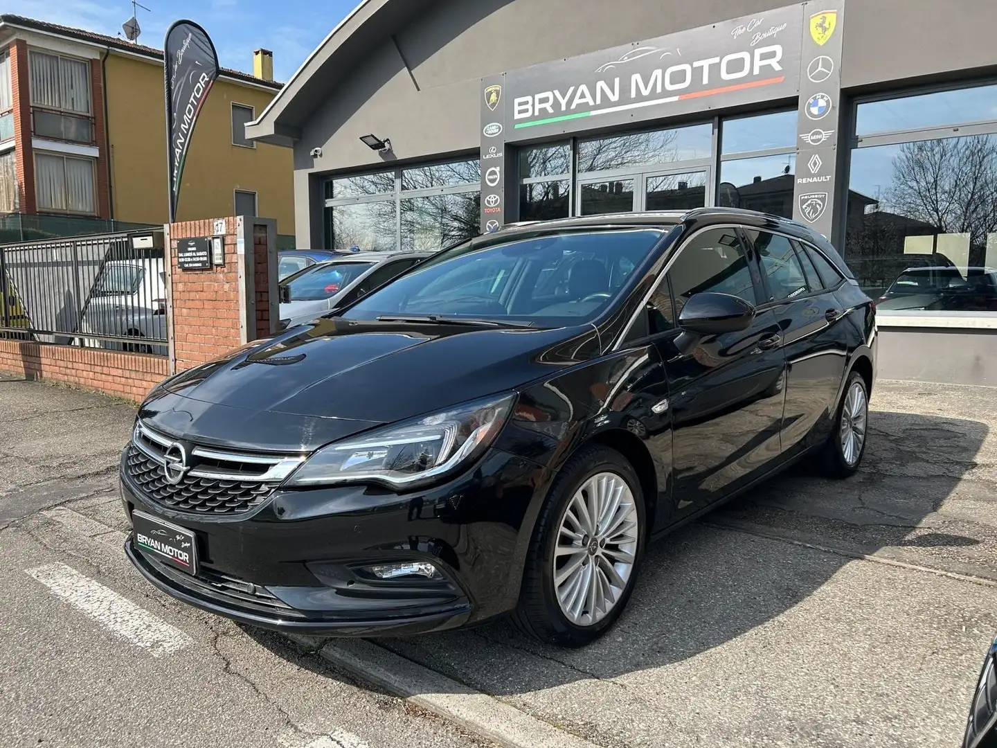Opel Astra 1.6 CDTi 110CV Start&Stop Sports Tourer Innovation Zwart - 1