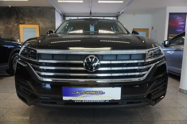 Volkswagen Touareg view 2
