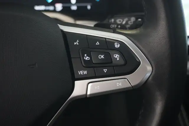 Volkswagen Touareg view 13