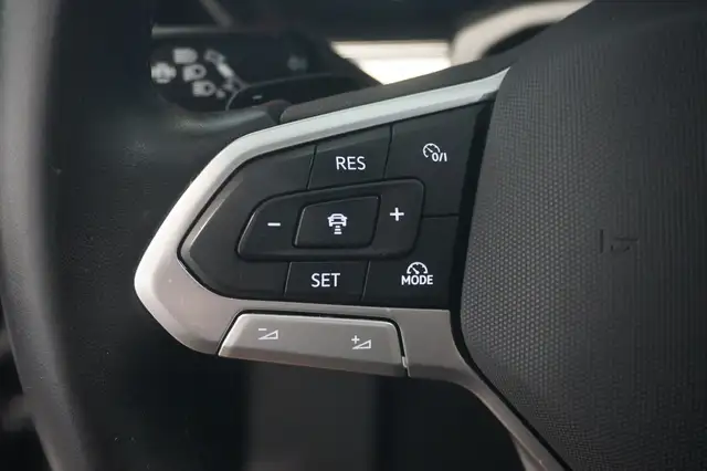 Volkswagen Touareg view 12
