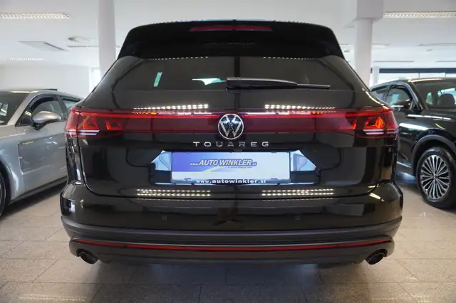 Volkswagen Touareg view 6