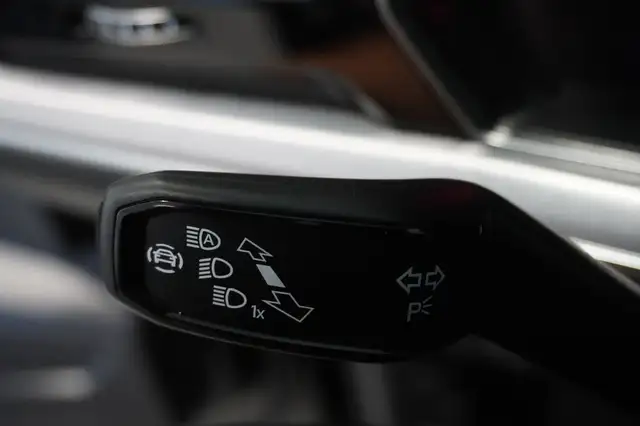 Volkswagen Touareg view 15