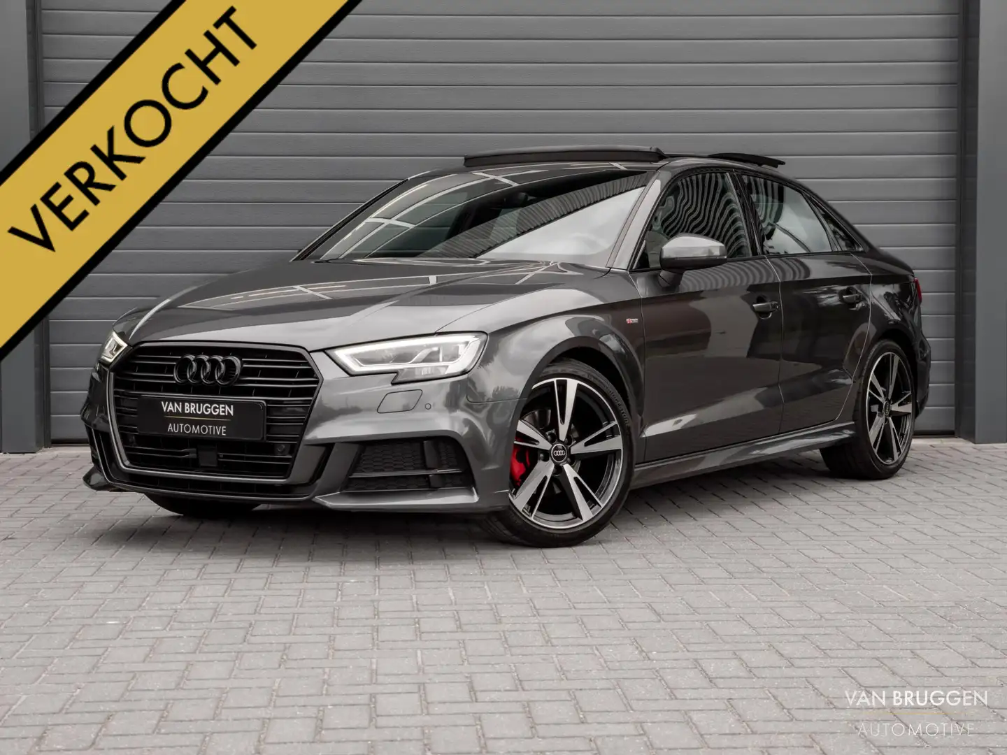 Audi A3 Limousine 35 TFSI 3x S-Line Pano Virtual Keyless C Grijs - 1