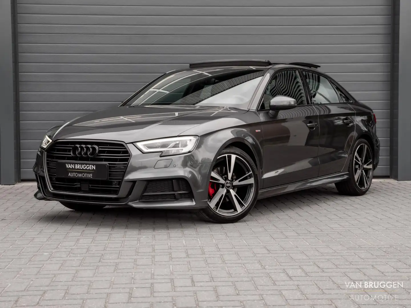 Audi A3 Limousine 35 TFSI 3x S-Line Pano Virtual Keyless C Gris - 1