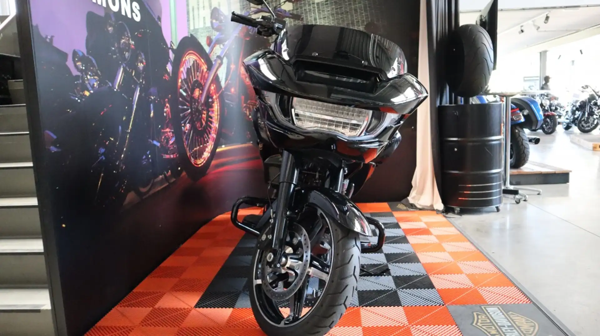 Harley-Davidson Road Glide Chopper Noir - 1
