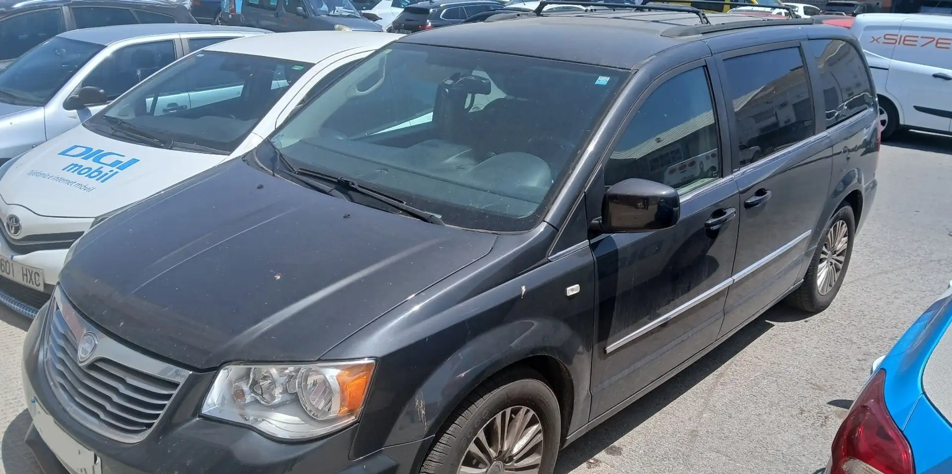 Lancia Voyager 2.8CRD Platinum Aut. - 1