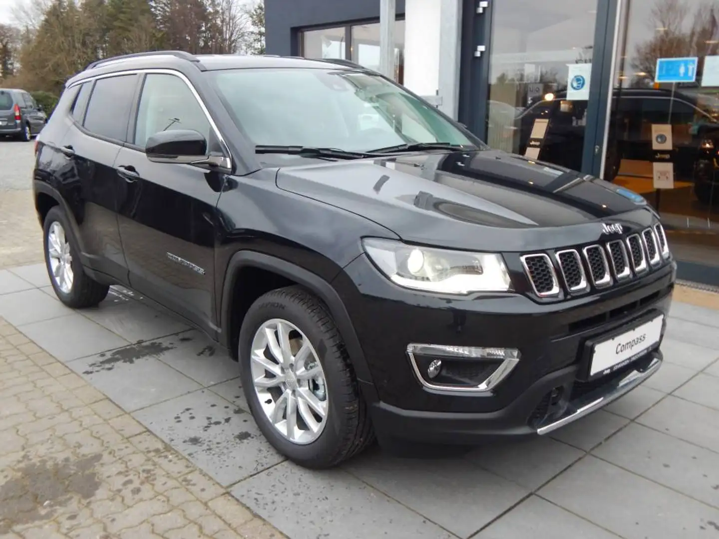 Jeep Compass COMPASS Limited 1,3l Gse T4 96kW MT6 4x2 E Noir - 1