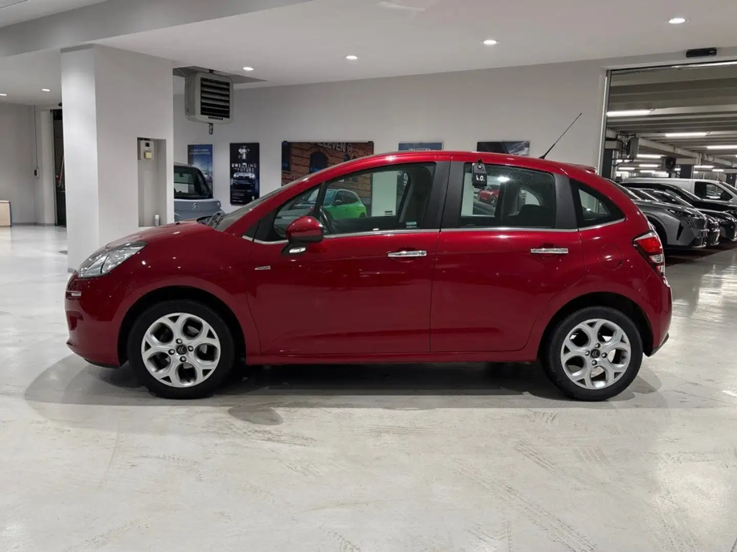 Citroen C3 1.0 VTi 68 Exclusive Rosso - 2