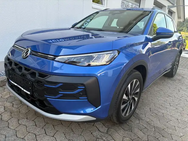 Volkswagen T-Roc view 2