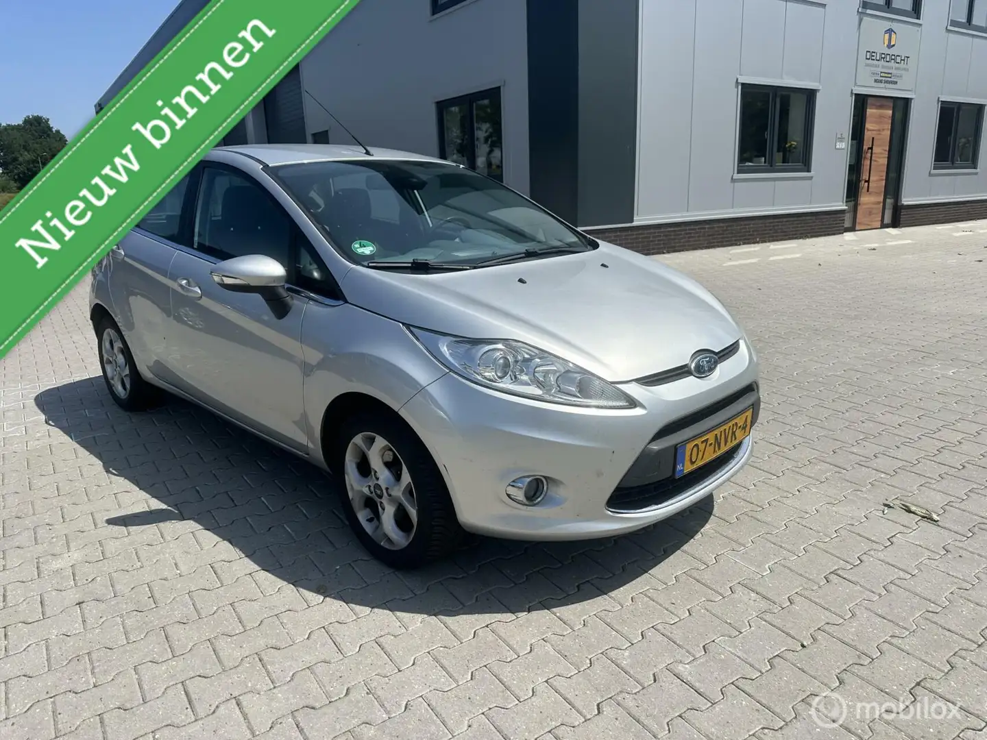 Ford Fiesta 1.25 Titanium Gris - 1