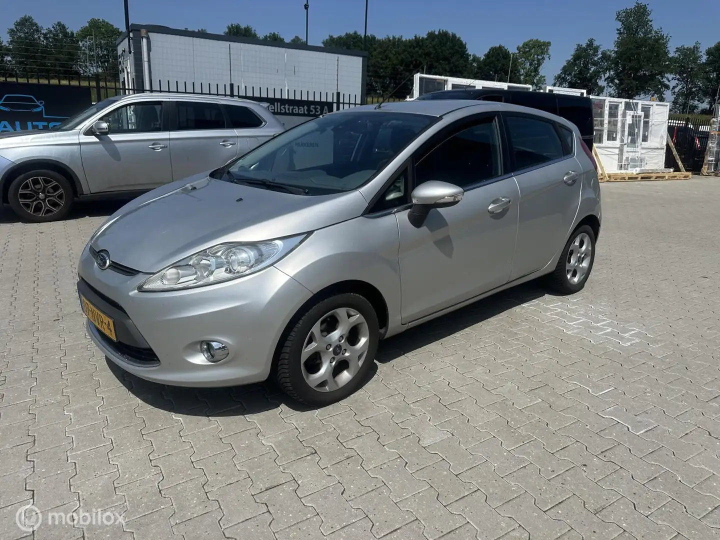 Ford Fiesta 1.25 Titanium Gris - 2
