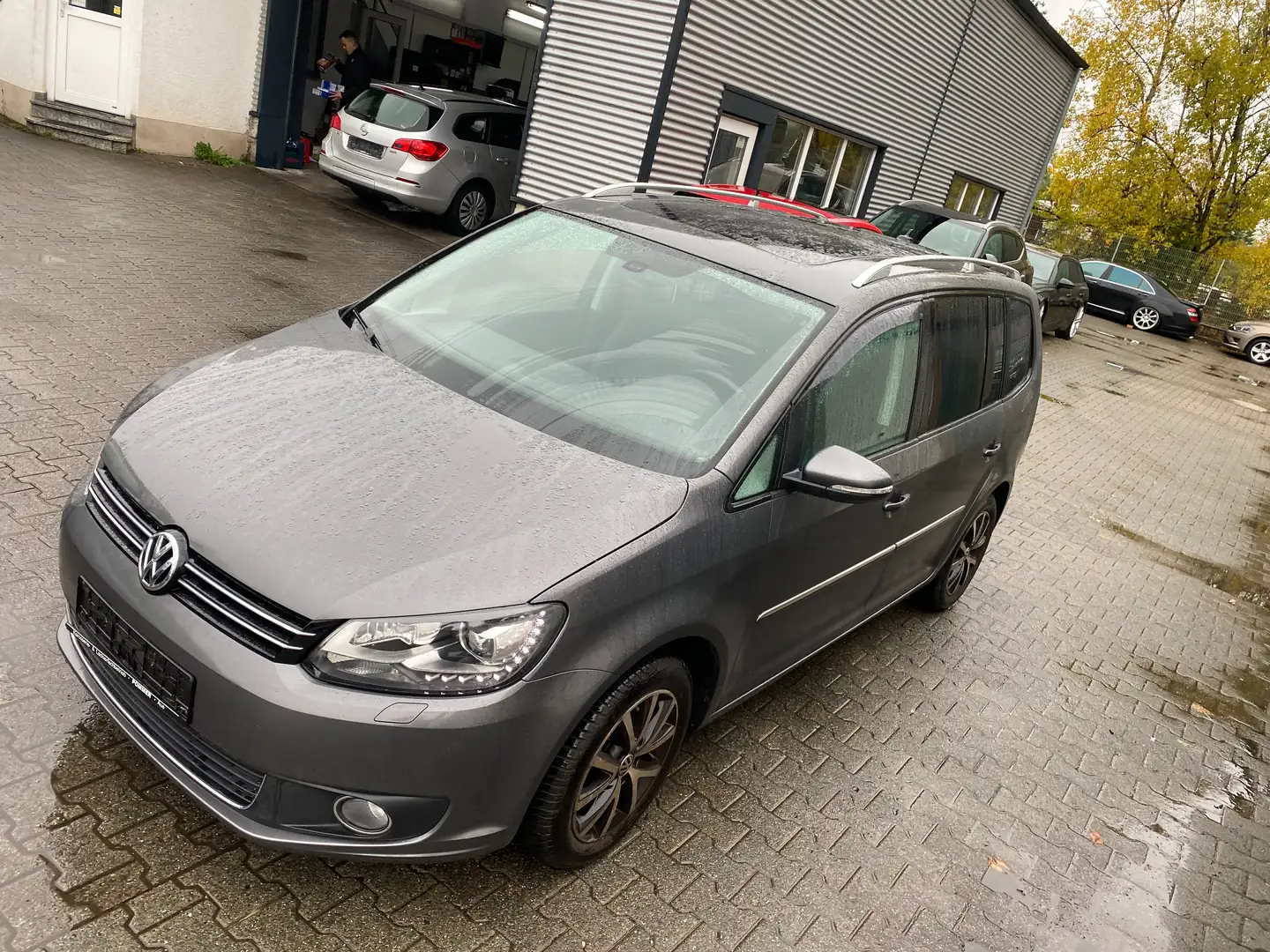 Volkswagen Touran 2.0 TDI Highline DSG Scheckhft Navi Xenon AHK Pano Gris - 2