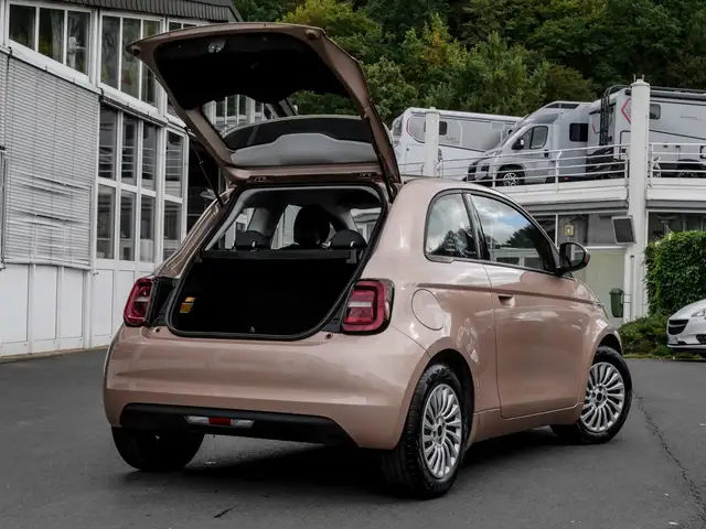 Fiat 500e view 15