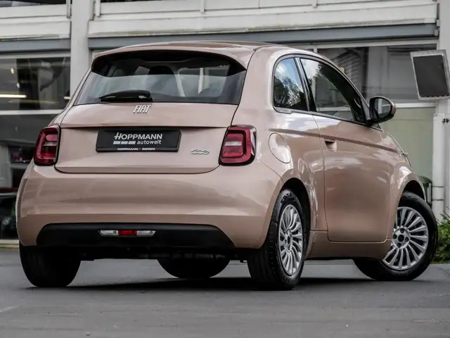 Fiat 500e view 2