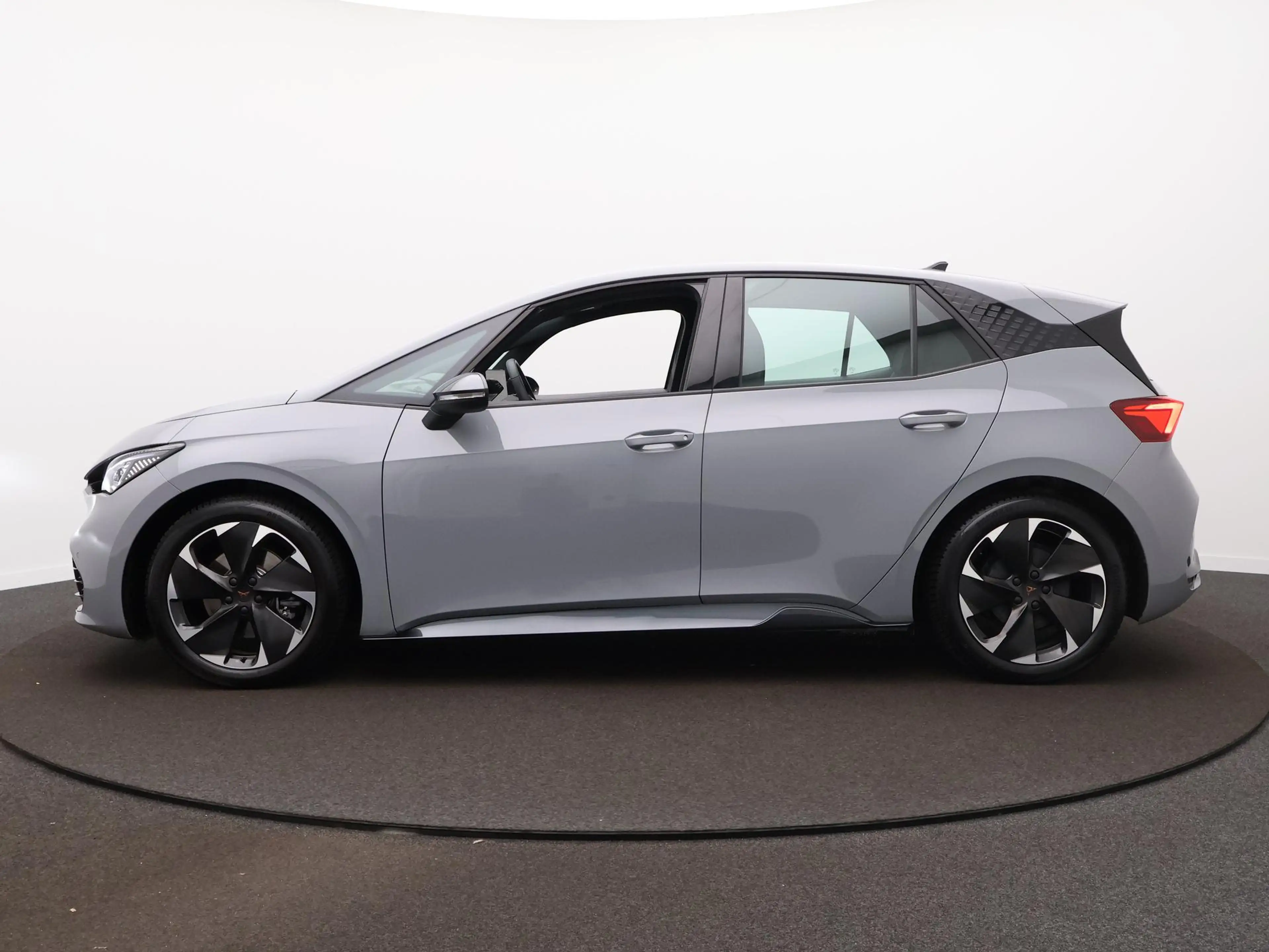 CUPRA Born Edition 62 kWh Car-Play / Camera / Clima — photo 8