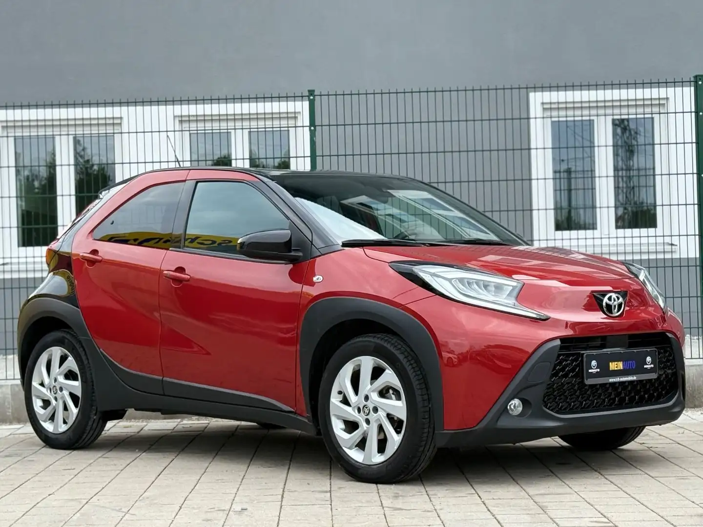 Toyota Aygo X Pulse/NAVI/KAMERA/SPUR-ASS/TEMP/ACC Rood - 2