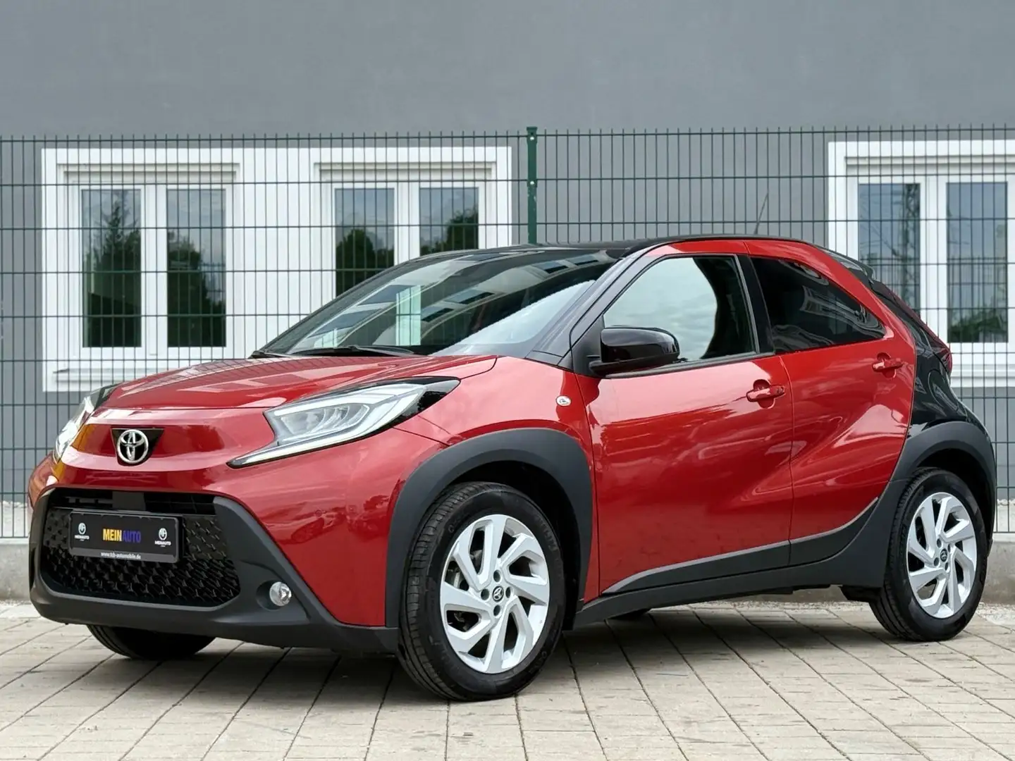 Toyota Aygo X Pulse/NAVI/KAMERA/SPUR-ASS/TEMP/ACC Rood - 1