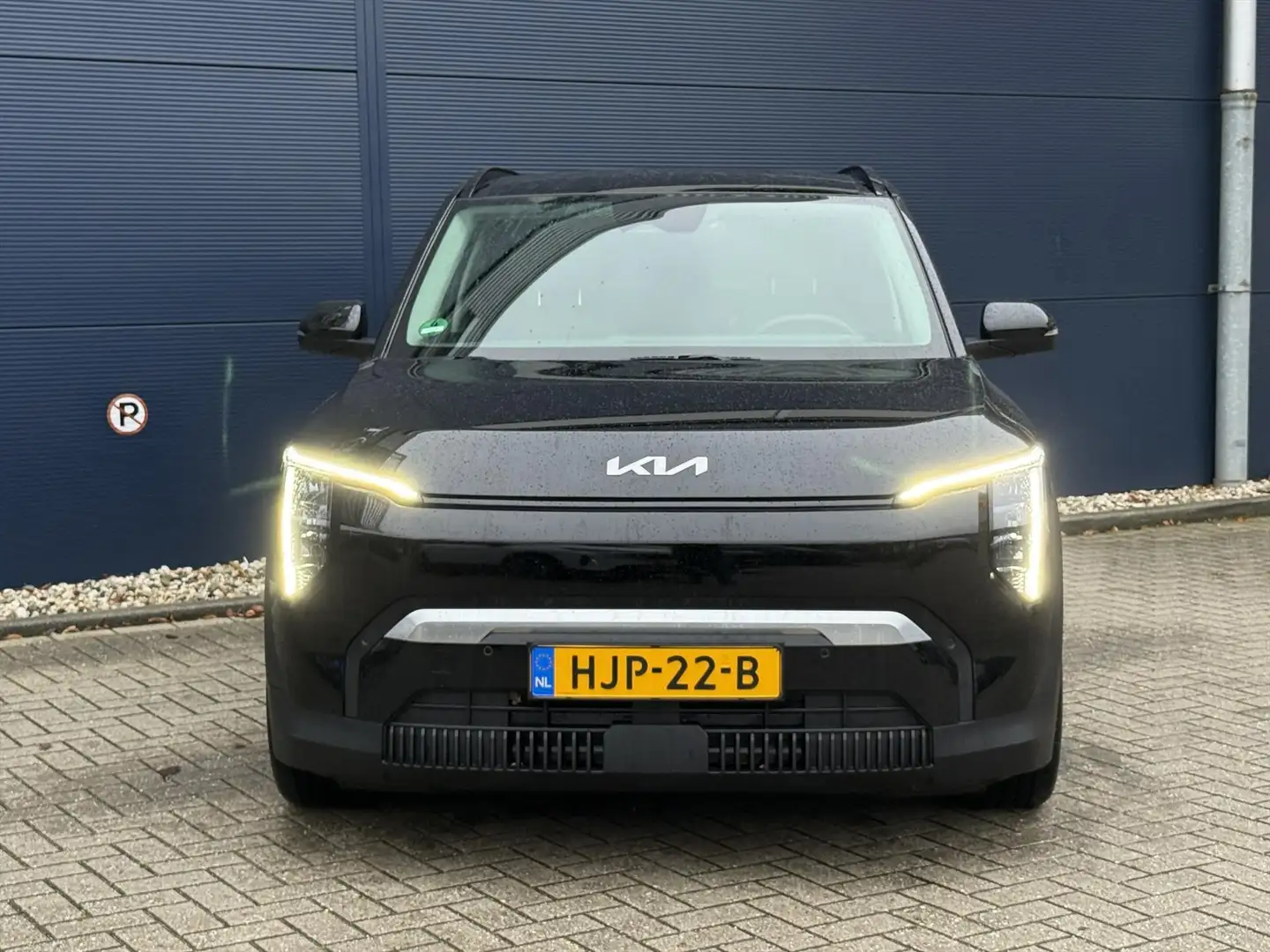 Kia EV3 81,4 kWh 204pk Plus Advanced | Navigatie | Stoel/s Zwart - 2