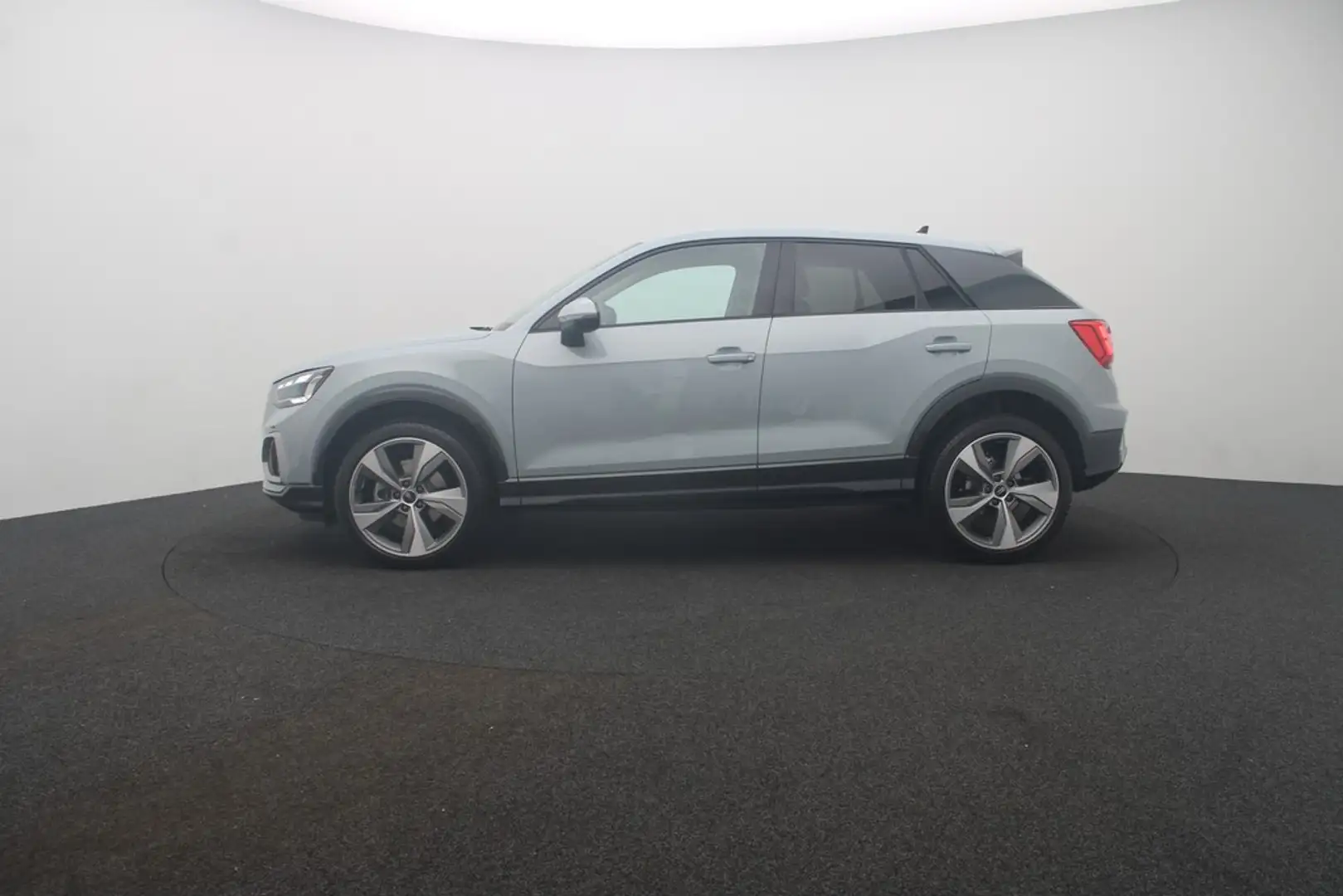 Audi Q2 35 TDI . Matrix Navi ACC AHK Gris - 2