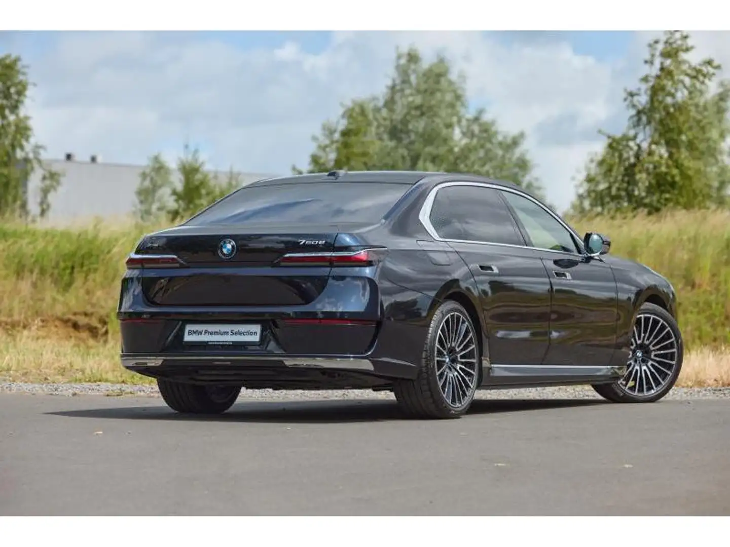 BMW 750 750e xDrive Чёрный - 2