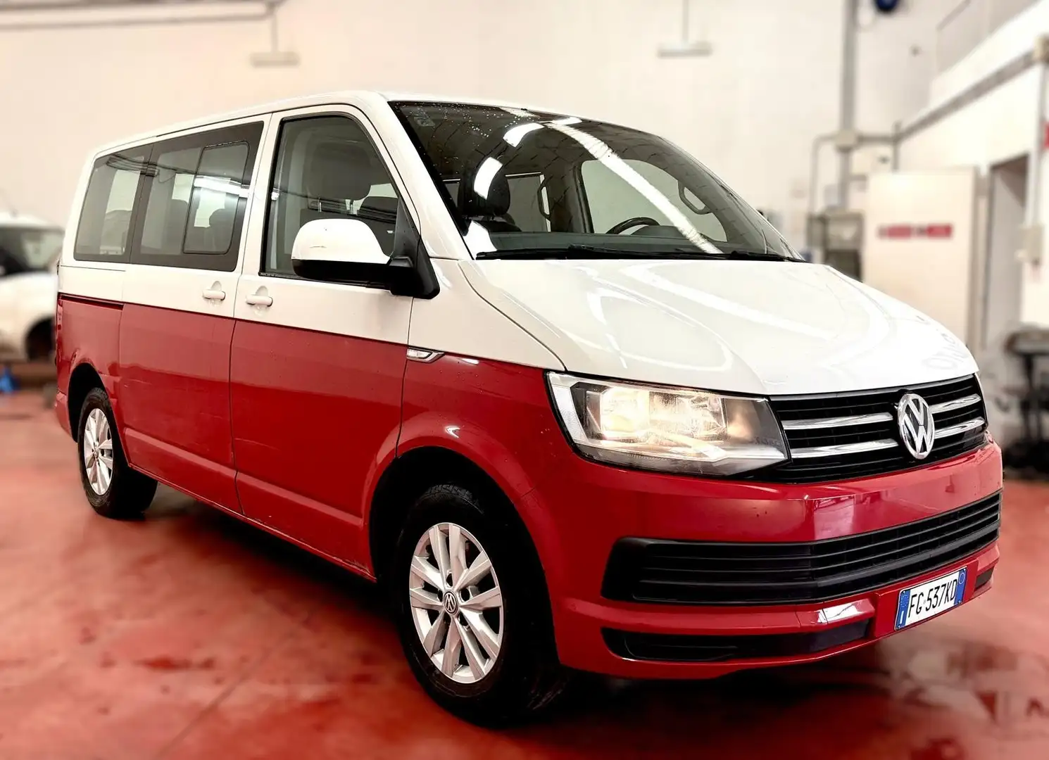 Volkswagen T6 Multivan Multivan 2.0 tdi Generation Six 150cv dsg Rojo - 1