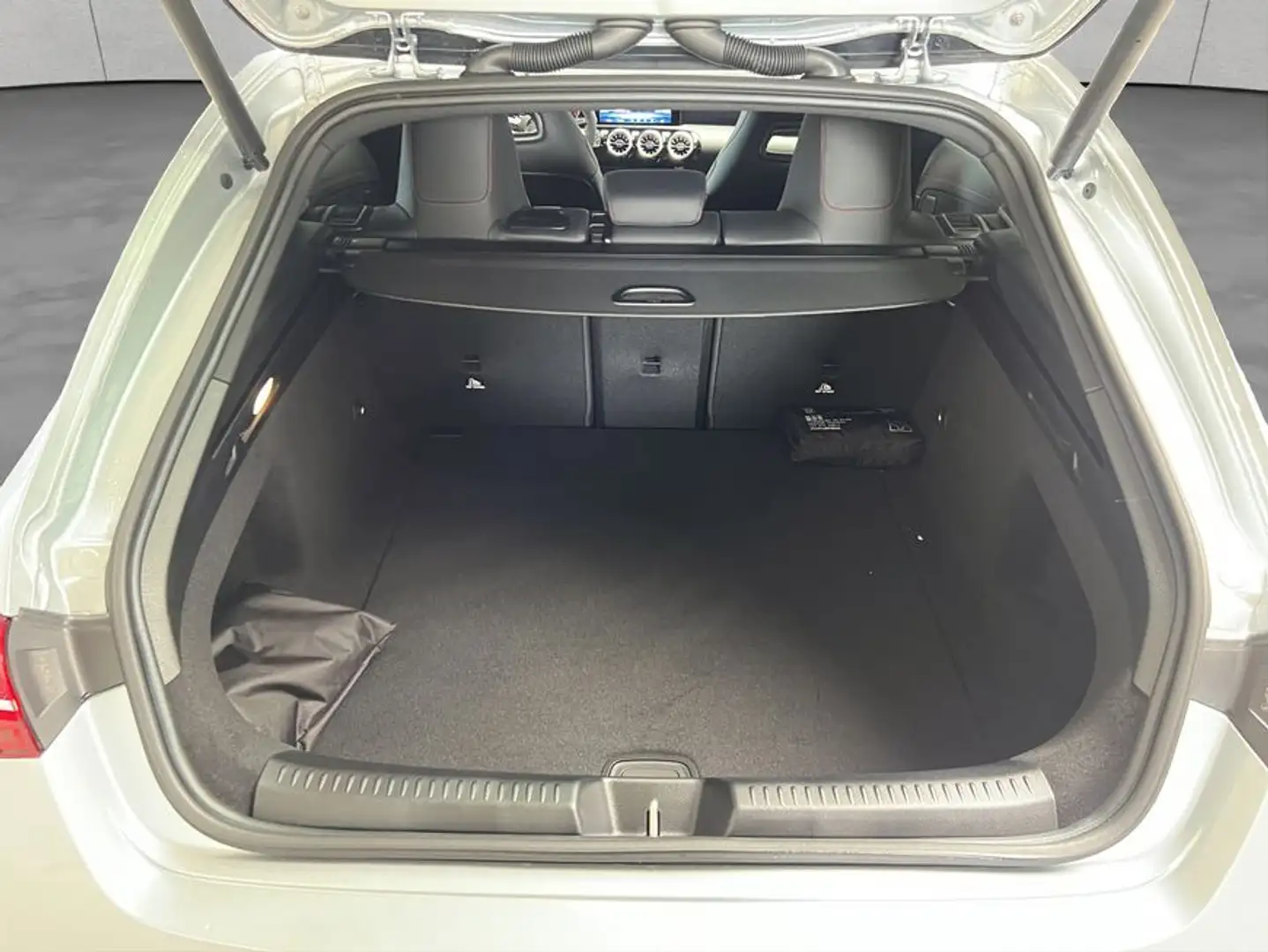 Mercedes-Benz CLA 180 CLA Silber - 2