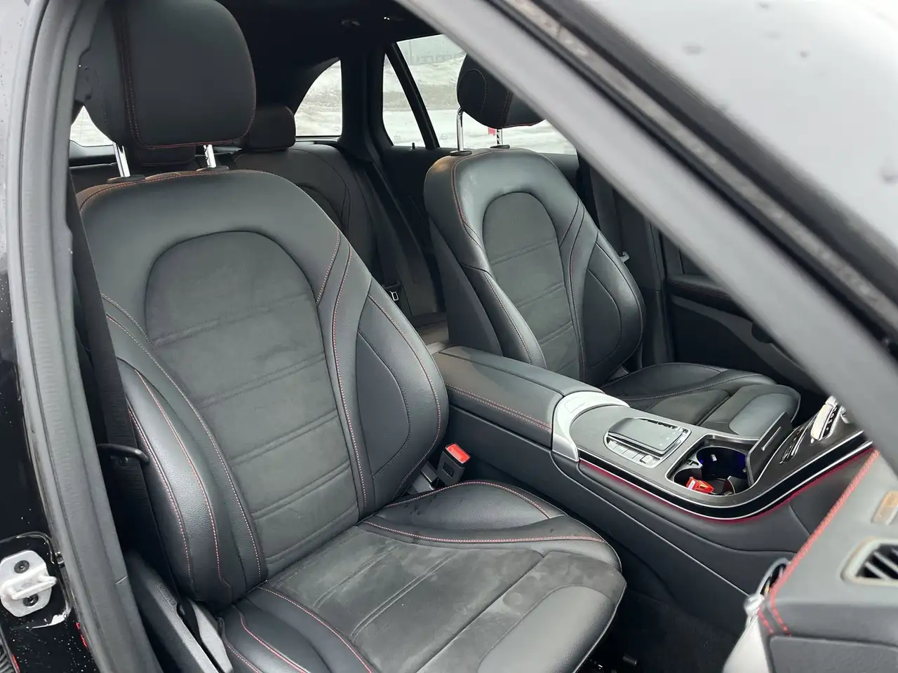 Mercedes-Benz GLC снимка Mercedes-Benz GLC