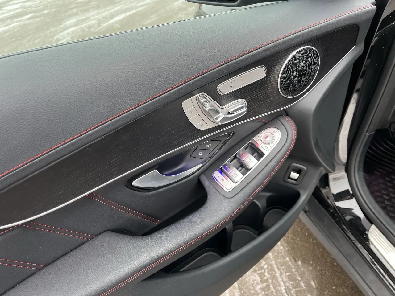 Mercedes-Benz GLC снимка Mercedes-Benz GLC
