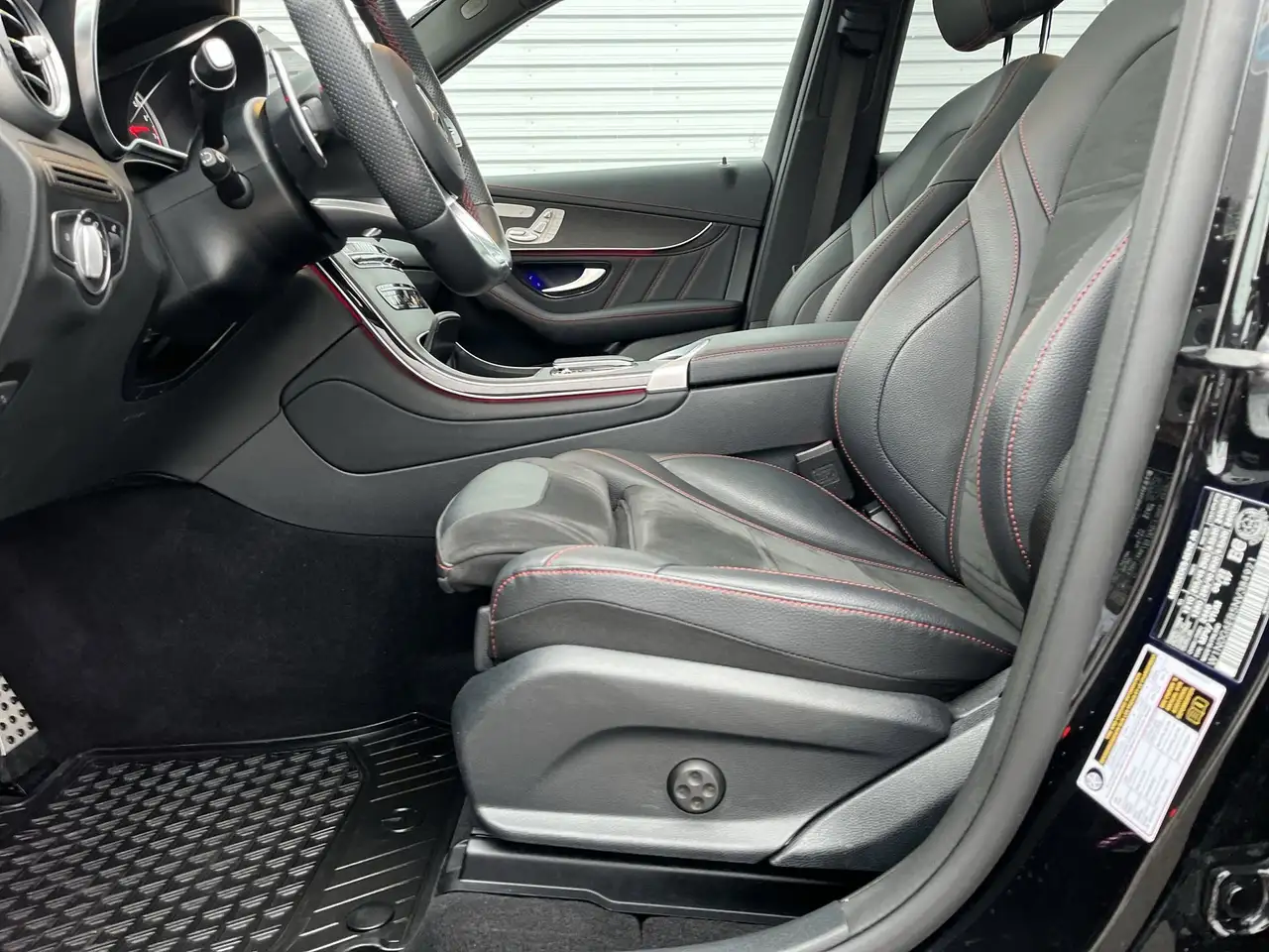 Mercedes-Benz GLC снимка Mercedes-Benz GLC
