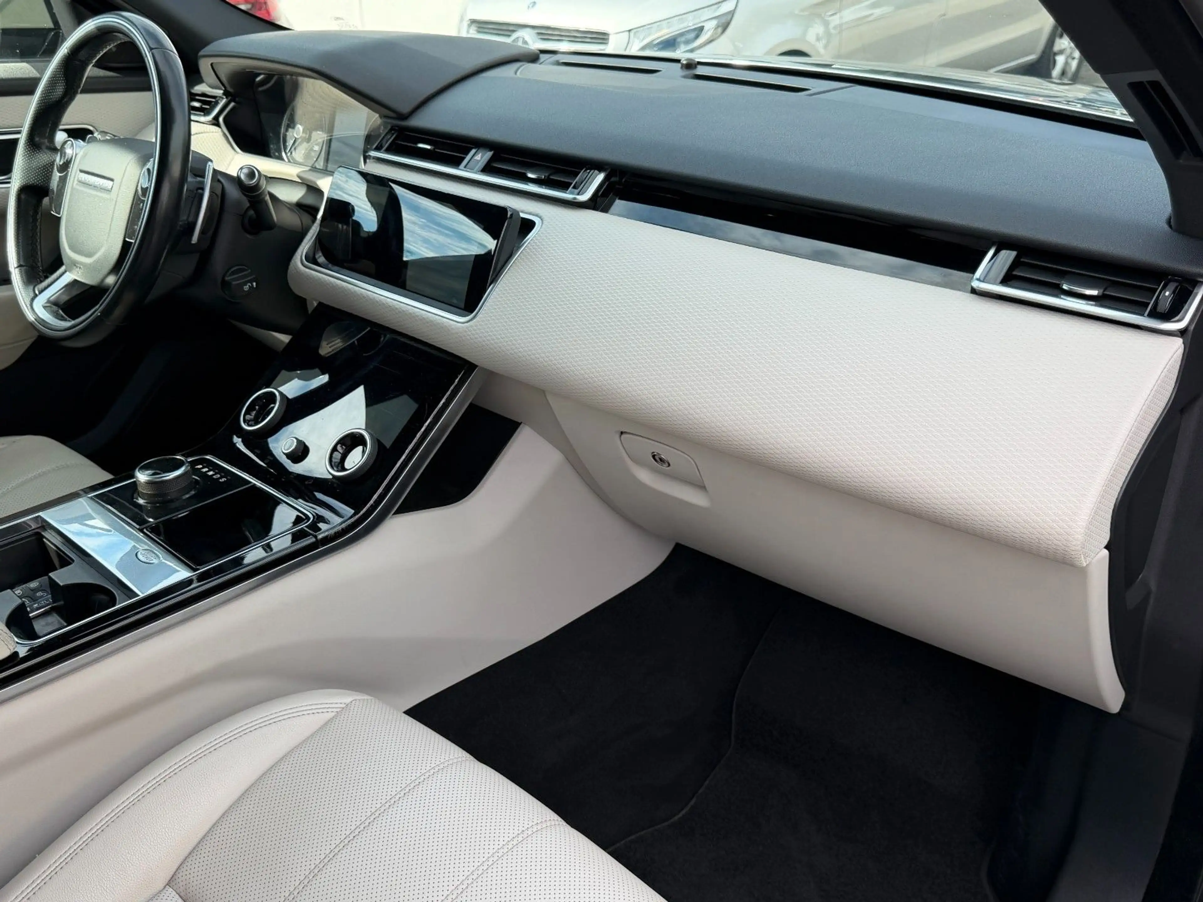 Land Rover Range Rover Velar R-Dynamic/LED/Meridian/CarPlay — photo 6