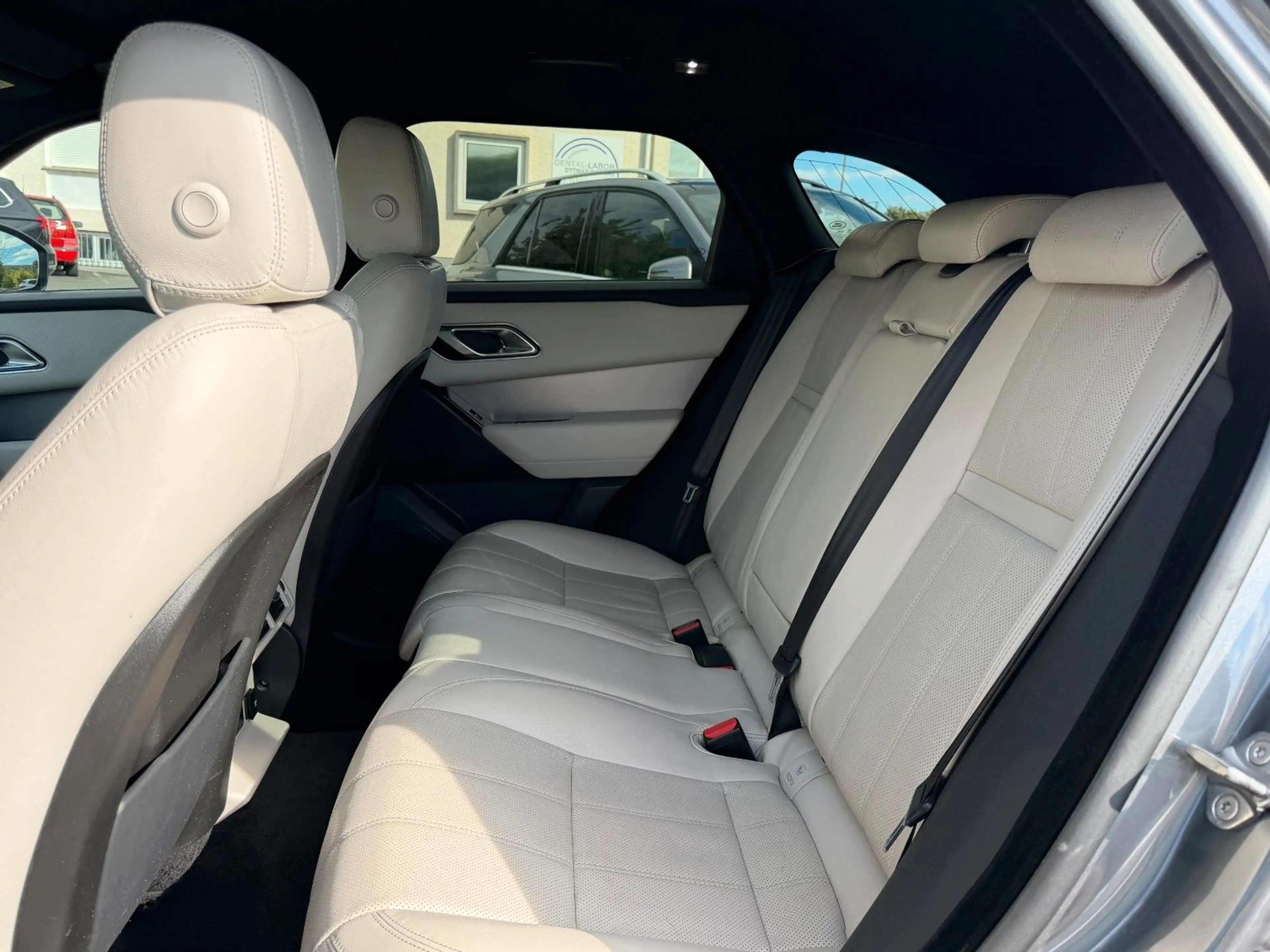 Land Rover Range Rover Velar R-Dynamic/LED/Meridian/CarPlay — photo 12