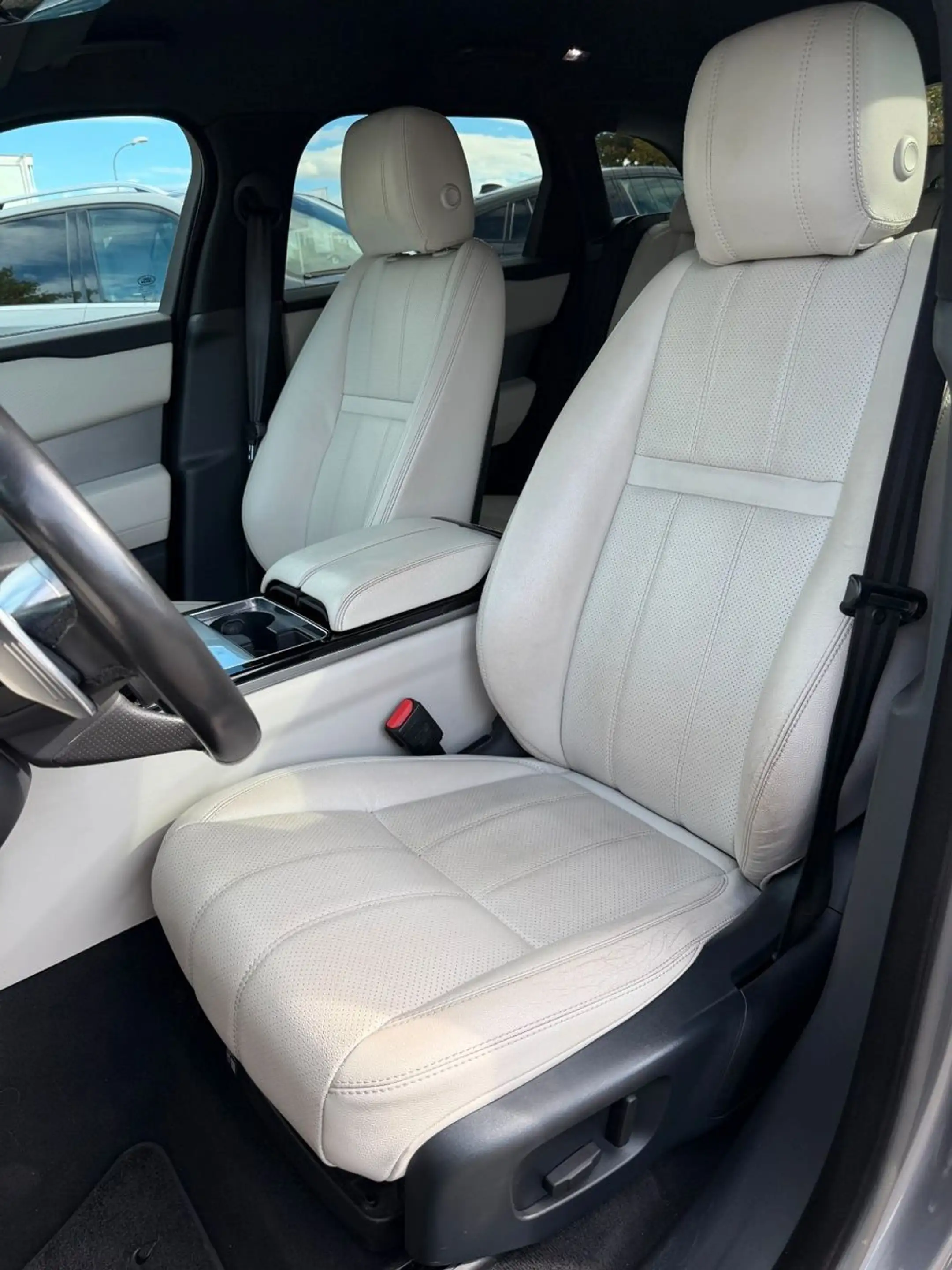 Land Rover Range Rover Velar R-Dynamic/LED/Meridian/CarPlay — photo 4