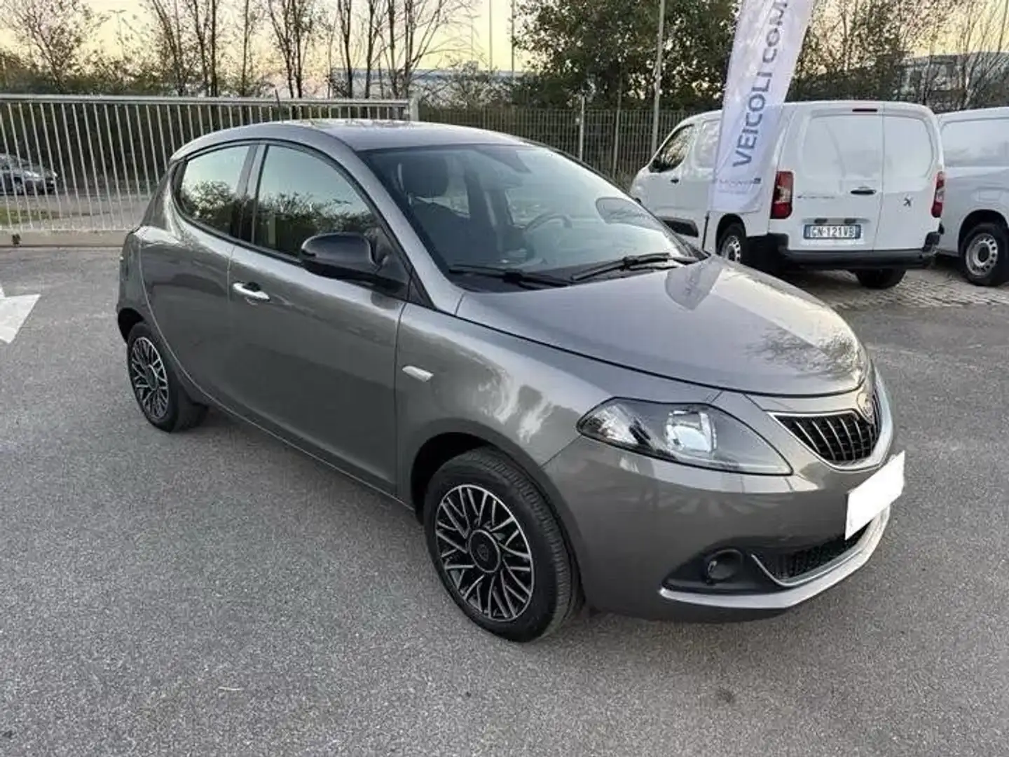 Lancia Ypsilon Ypsilon 1.0 FireFly 5 porte S&S Hybrid Platino Grigio - 1