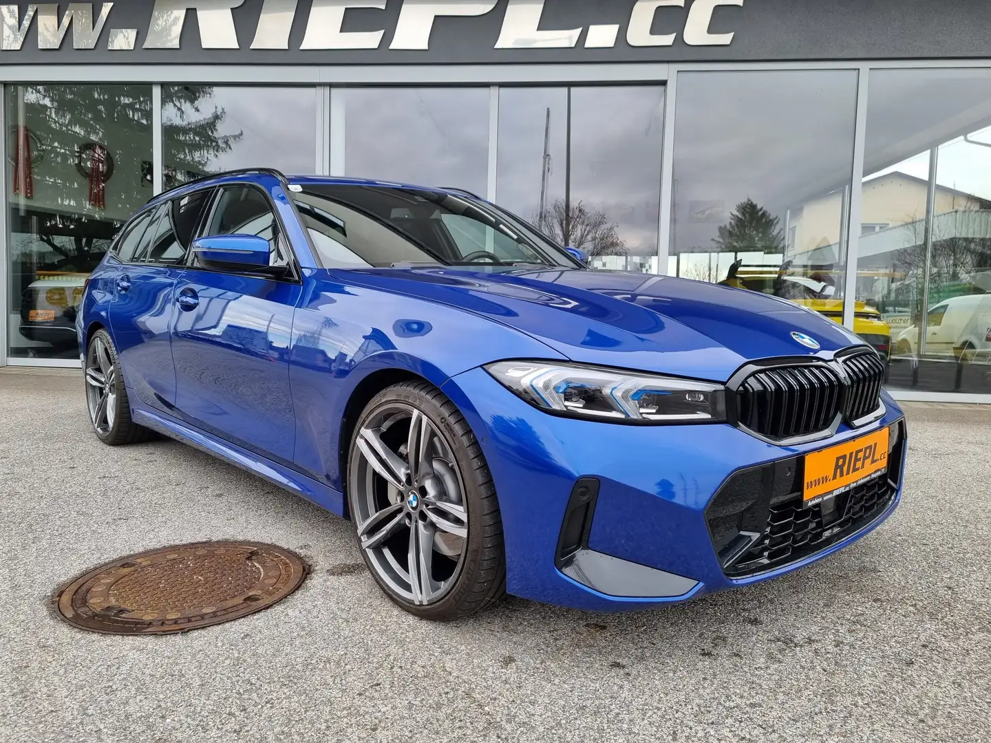 BMW 330 330 d xDrive Facelift M Sportpaket 20" Alu Leder Blau - 2