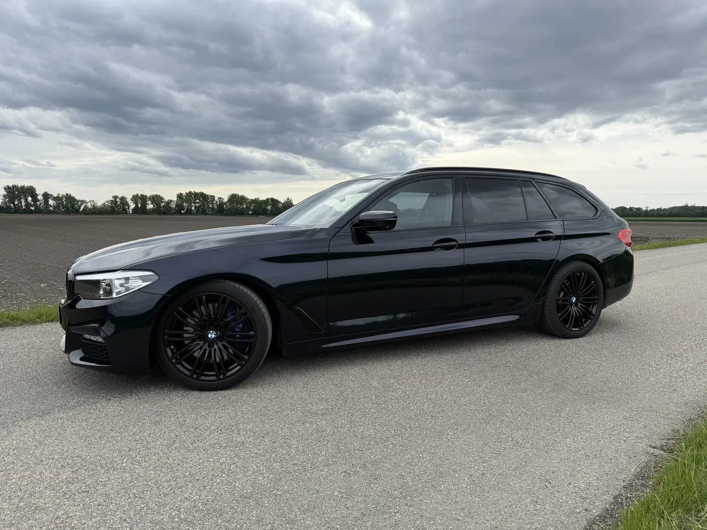 BMW 540 540i Touring xDrive Aut. B58 LM650 Schwarz - 2