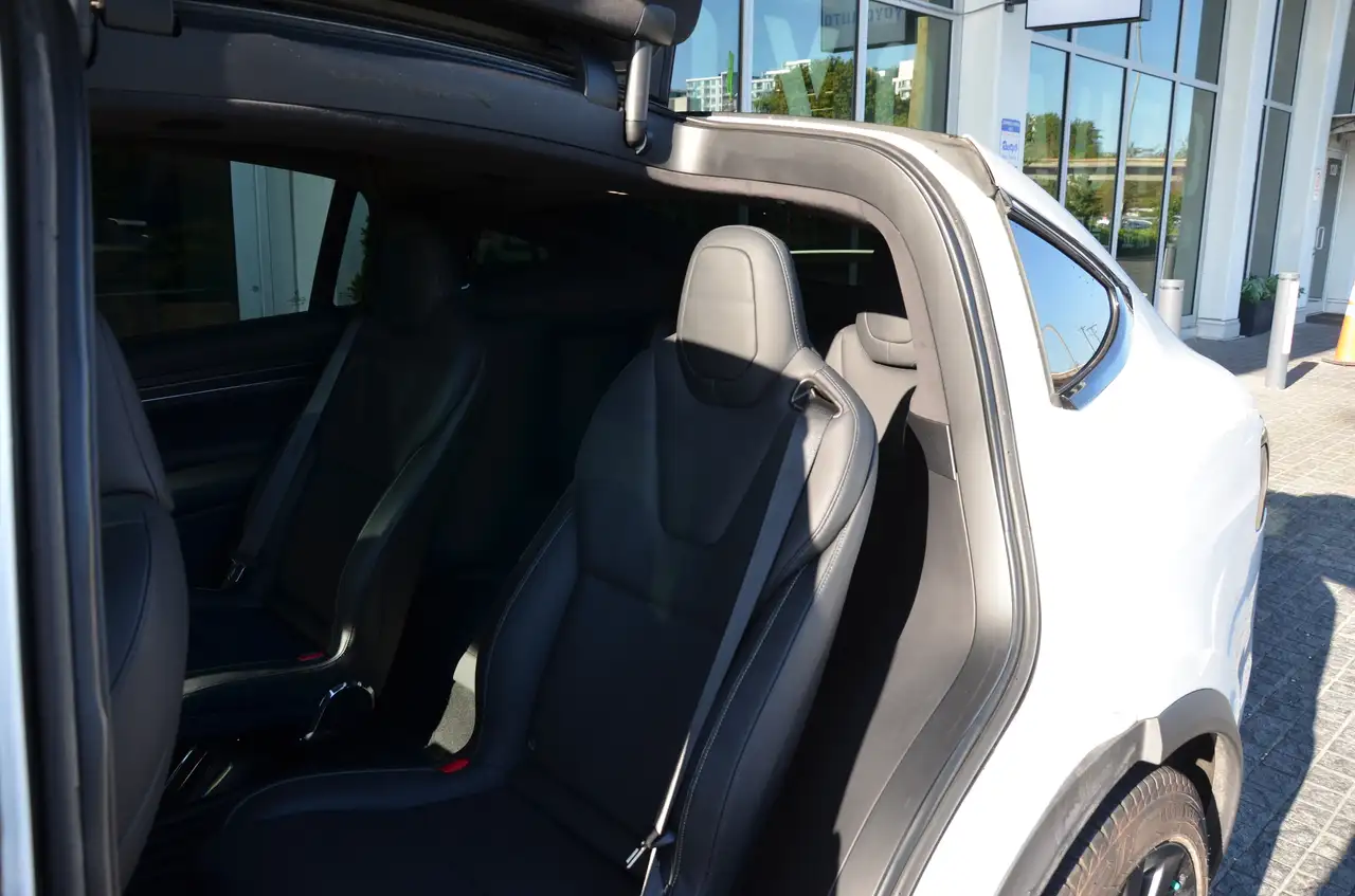 Tesla Model X снимка Tesla Model X