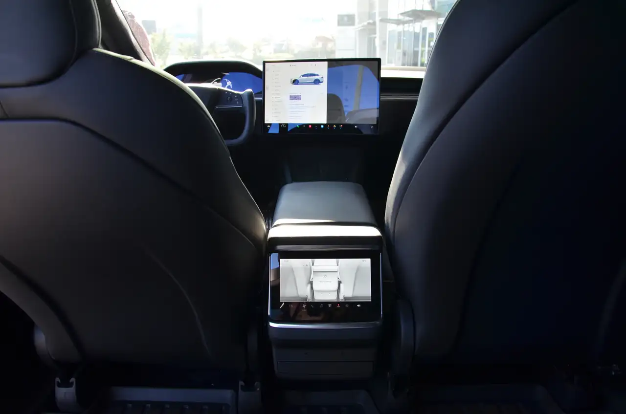 Tesla Model X снимка Tesla Model X