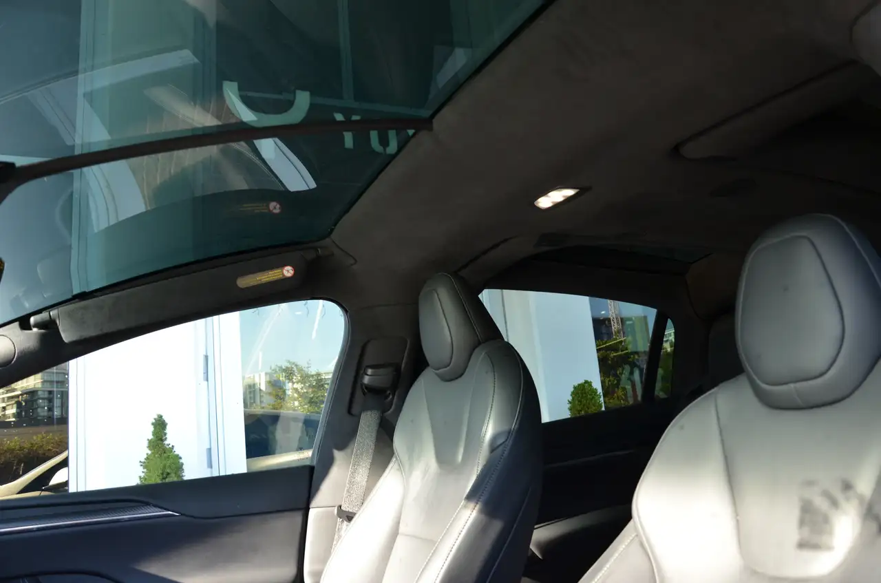 Tesla Model X снимка Tesla Model X