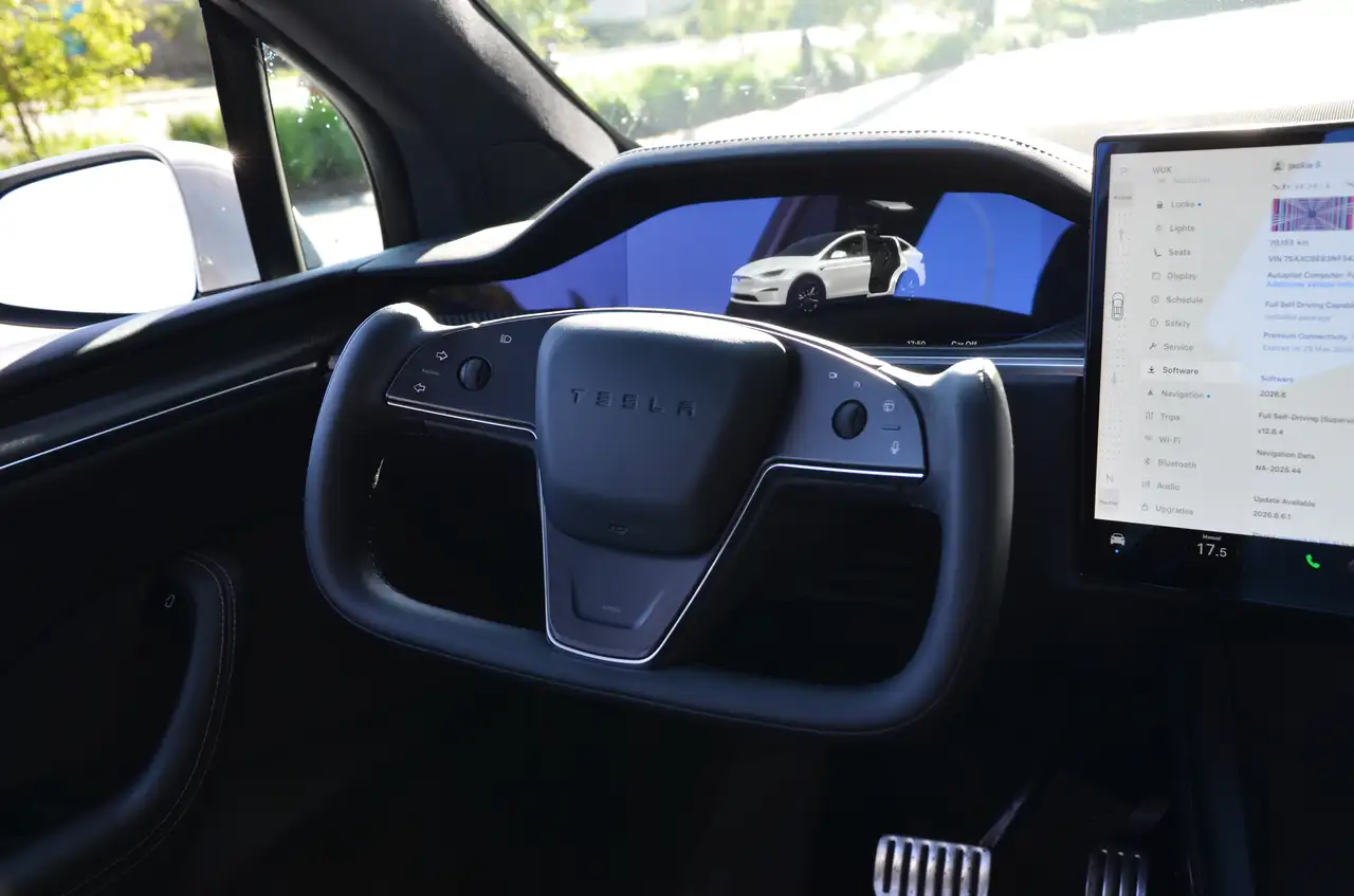 Tesla Model X снимка Tesla Model X