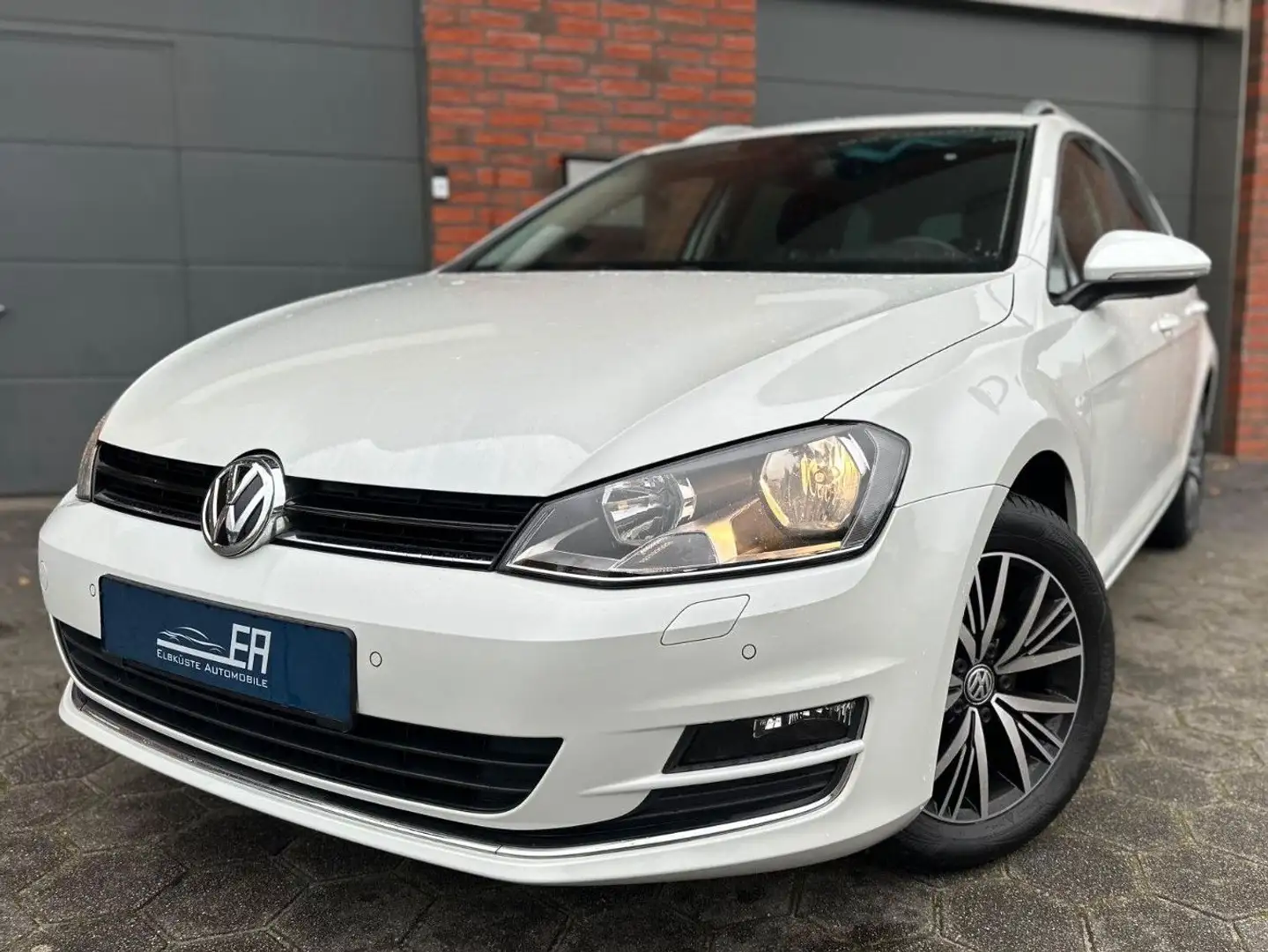 Volkswagen Golf VII Variant Allstar BMT BT*PDC*SHZ*L-AUT Weiß - 2